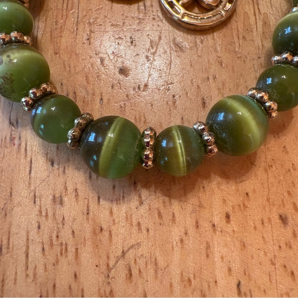 Green Beaded Bracelet with Gold Accents - Picture 3 of 4